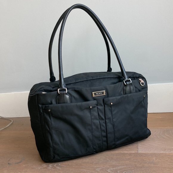 tumi boarding tote